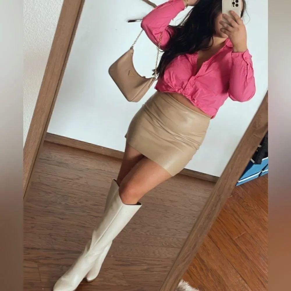 Pink cropped button up